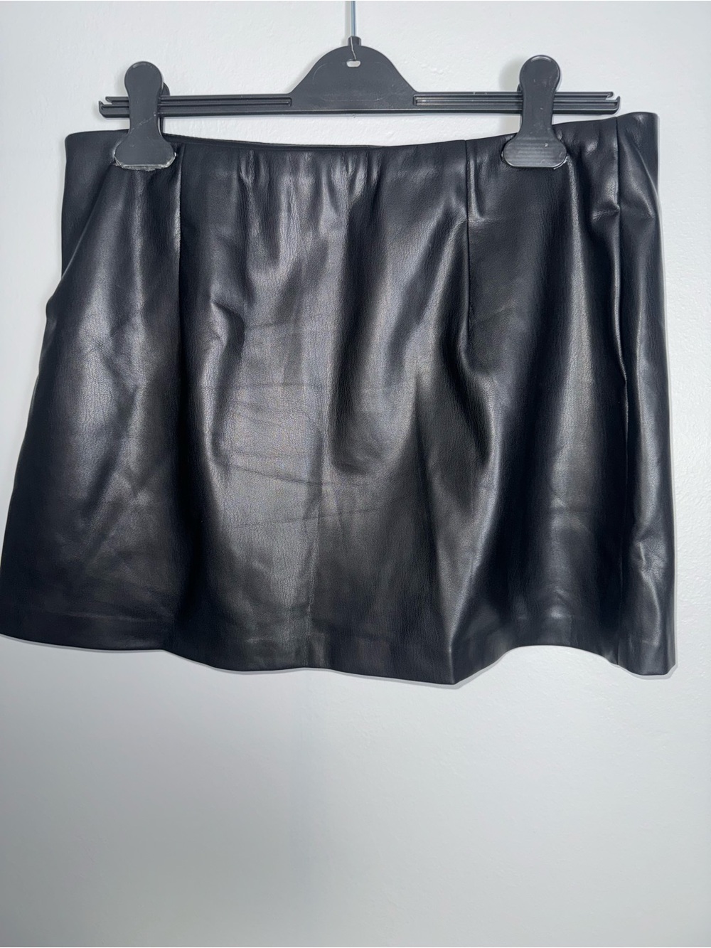 House of Harlow 1960 Faux Leather Mini Skirt/ Size Medium - Picture 4 of 7